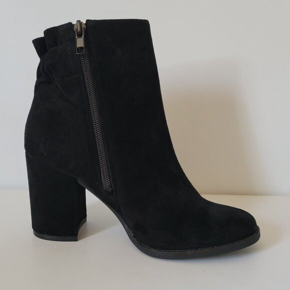 Arturo Chiang women's black suede ankle bootie size 6M - Picture 1 of 16